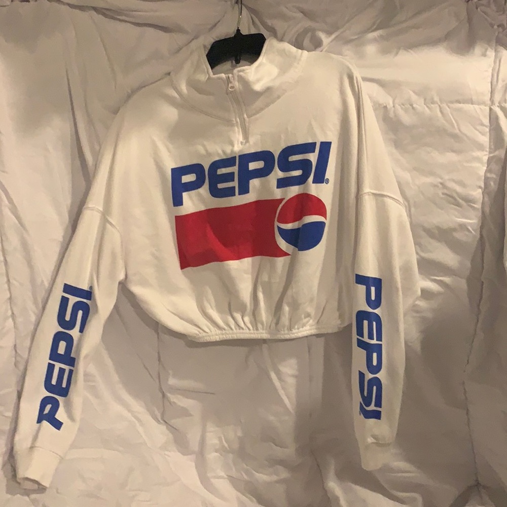 3/$25 White cropped sweatshirt with Pepsi logo